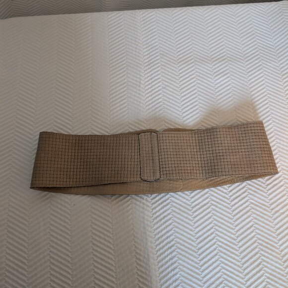 Elegant Tan Waist Belt - Picture 3 of 10